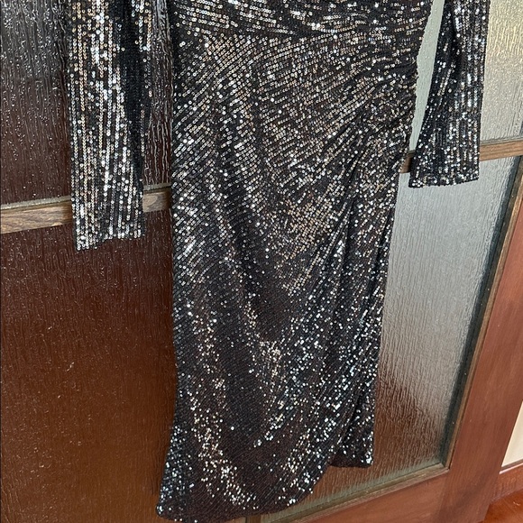 Mac Duggal 26940 Long Sleeve Sequin Dress size 6 NWT - Picture 7 of 11